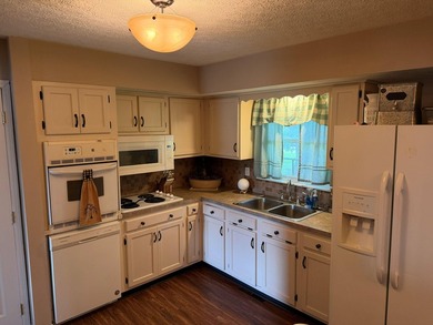 Welcome to this well-maintained 4-bedroom, 2-bathroom - photo 25