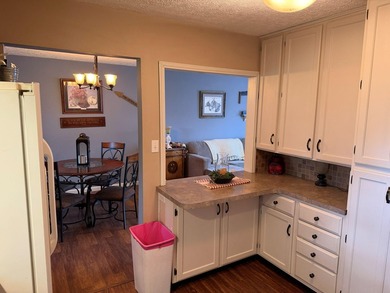 Welcome to this well-maintained 4-bedroom, 2-bathroom - photo 26