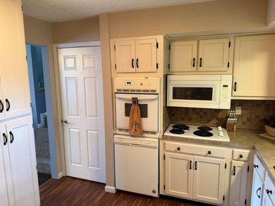Welcome to this well-maintained 4-bedroom, 2-bathroom - photo 29