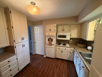 Welcome to this well-maintained 4-bedroom, 2-bathroom - photo 30