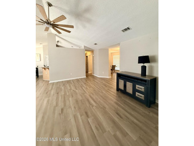 Charming 3 bedroom, 2 bath home with open concept floor plan - photo 3