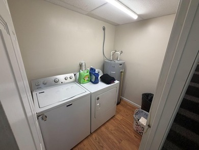 Welcome to this well-maintained 4-bedroom, 2-bathroom - photo 35