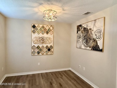 Charming 3 bedroom, 2 bath home with open concept floor plan - photo 7