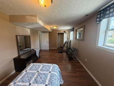 Welcome to this well-maintained 4-bedroom, 2-bathroom - photo 38