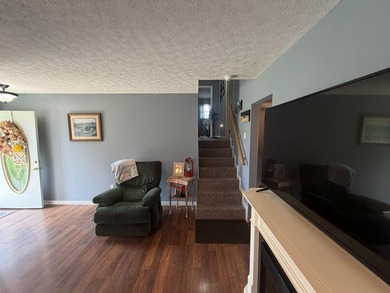 Welcome to this well-maintained 4-bedroom, 2-bathroom - photo 39