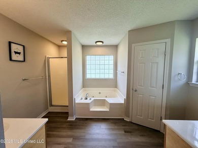 Charming 3 bedroom, 2 bath home with open concept floor plan - photo 9