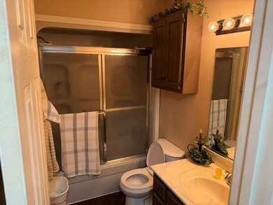 Welcome to this well-maintained 4-bedroom, 2-bathroom - photo 40