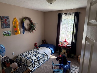 Welcome to this well-maintained 4-bedroom, 2-bathroom - photo 43