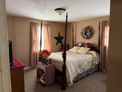Welcome to this well-maintained 4-bedroom, 2-bathroom - photo 47