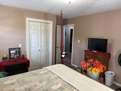 Welcome to this well-maintained 4-bedroom, 2-bathroom - photo 49