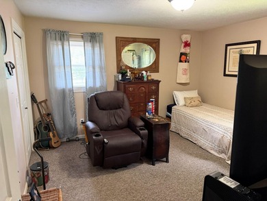 Welcome to this well-maintained 4-bedroom, 2-bathroom - photo 52