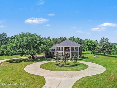 Welcome home to your own private estate! Tucked away at the end - photo 2