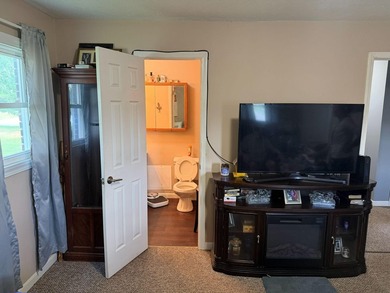 Welcome to this well-maintained 4-bedroom, 2-bathroom - photo 53