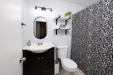 Charming two bedroom, one bathroom condo perfectly positioned in - photo 16