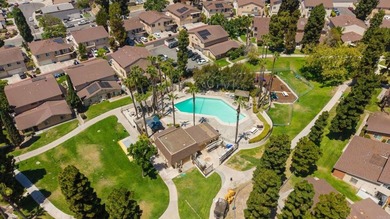 Charming two bedroom, one bathroom condo perfectly positioned in - photo 23