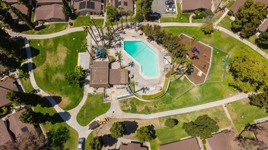 Charming two bedroom, one bathroom condo perfectly positioned in - photo 24