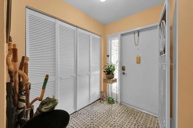 Welcome to the sought-after 55+ community of Palm Grove in Fort - photo 2
