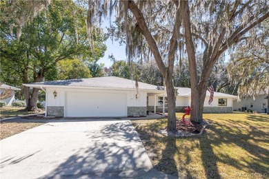Spacious and full of character, this 2,600 sq. ft. mid-century - photo 2