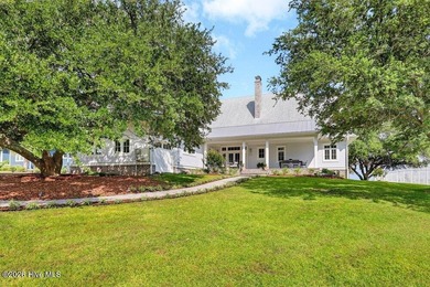 Meticulously maintained and truly like new, this custom - photo 4