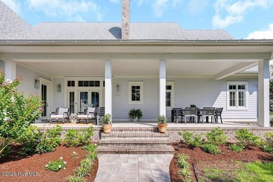 Meticulously maintained and truly like new, this custom - photo 5