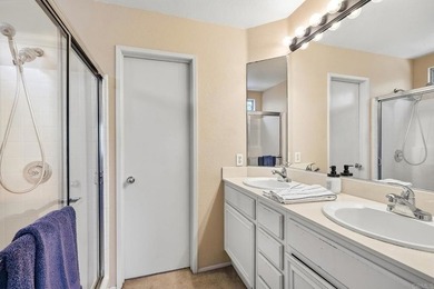 Welcome to this 3 bedroom, 2.5 bath detached townhome in the - photo 14
