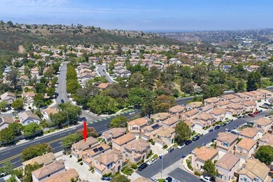 Welcome to this 3 bedroom, 2.5 bath detached townhome in the - photo 26