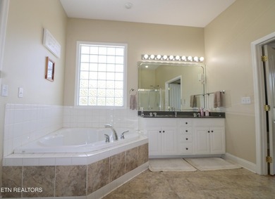Incredible brick ranch home on Woodlake Golf course! Sits on top - photo 32