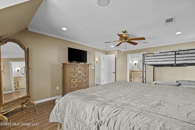 Prime waterfront home in Riverview situated on a rare double lot - photo 11