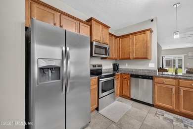 Welcome to this beautifully maintained 3-bedroom, 3-bathroom - photo 12