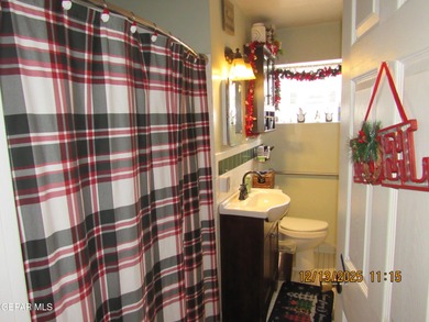 Nice 3 Bed 1 /12 Bath home Located in the lower valley. Corner