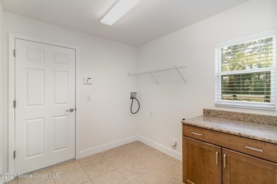 Practically NEW and MOVE IN READY NOW, this 4 BEDROOM, 2 Bath, 2 - photo 18