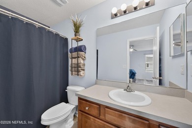 Welcome to this beautifully maintained 3-bedroom, 3-bathroom - photo 20