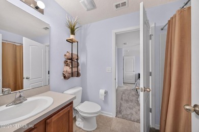 Welcome to this beautifully maintained 3-bedroom, 3-bathroom - photo 27