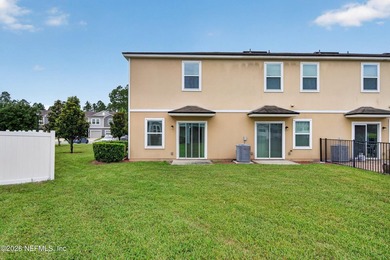 Welcome to this beautifully maintained 3-bedroom, 3-bathroom - photo 30