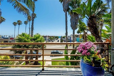 Spectacular Two-story home located 1 block from the beach. This - photo 2