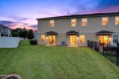 Welcome to this beautifully maintained 3-bedroom, 3-bathroom - photo 32