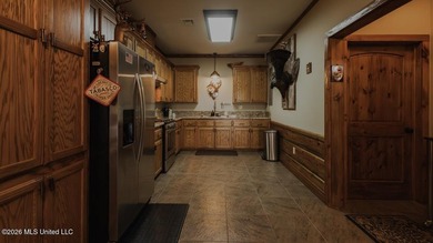 Welcome to Paradise Whitetails, an extraordinary 958+/- acre - photo 4