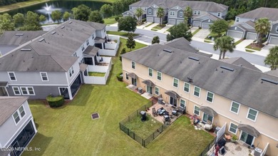 Welcome to this beautifully maintained 3-bedroom, 3-bathroom - photo 37