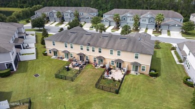 Welcome to this beautifully maintained 3-bedroom, 3-bathroom - photo 42