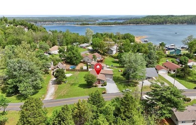 This Beaver Lake gem is the total package and is perfect for a - photo 1
