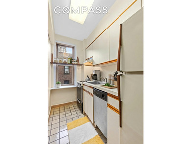 A gracious and serene one bed, one bath residence at 302 West - photo 3
