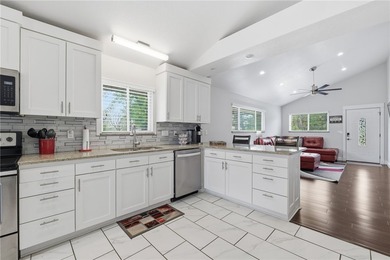 This Beaver Lake gem is the total package and is perfect for a - photo 7