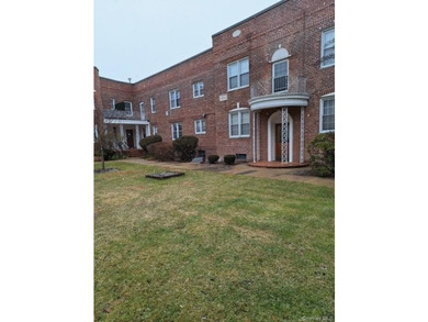 Very nice two bedroom, one bath apartment in co-op building - photo 2