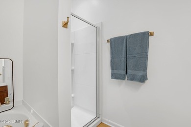 Natural Gas Cooking, Hardwood Floors, Gas Fireplace, Tankless - photo 33