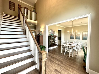 A rare find!! This 5br/4.5ba home spans over 4800sqft, nestled - photo 4