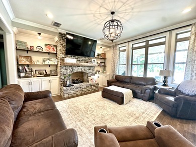 A rare find!! This 5br/4.5ba home spans over 4800sqft, nestled - photo 9