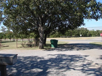 On 37 acres of pasture, with two ponds and mature trees - photo 31