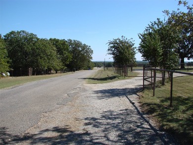 On 37 acres of pasture, with two ponds and mature trees - photo 34