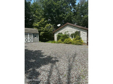 Roaming Woods Lake Home For Sale in Lake Ariel Pennsylvania