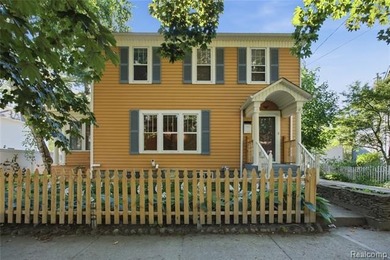 Welcome home to this charming historical Colonial, ideally - photo 1